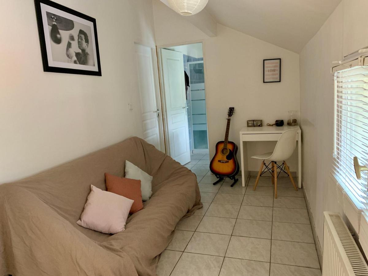 Agreable Maison Avec Parking Gratuit Sur Place. Saint-Denis  Exterior foto